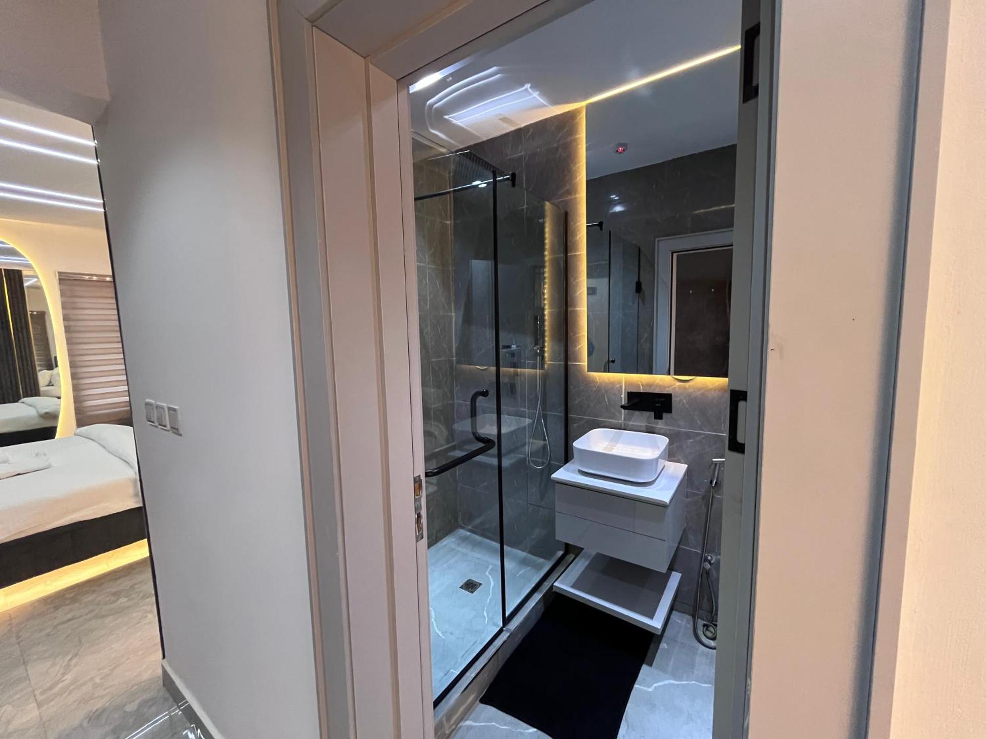 Blackwood Hotels Икеджа Екстериор снимка