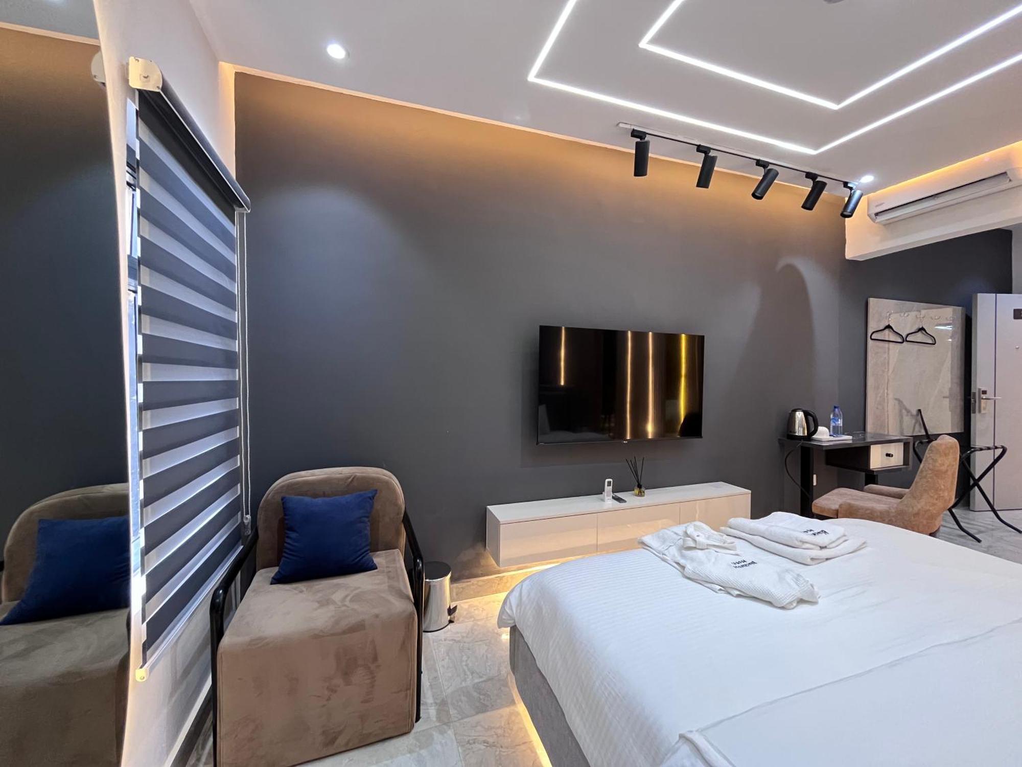 Blackwood Hotels Икеджа Екстериор снимка