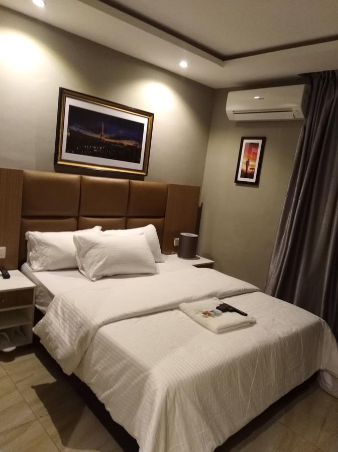 Blackwood Hotels Икеджа Екстериор снимка
