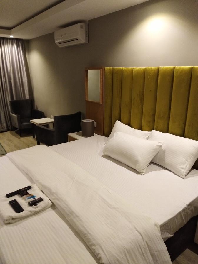 Blackwood Hotels Икеджа Екстериор снимка