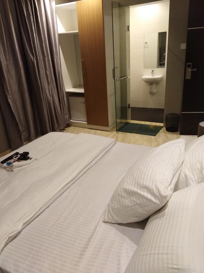 Blackwood Hotels Икеджа Екстериор снимка