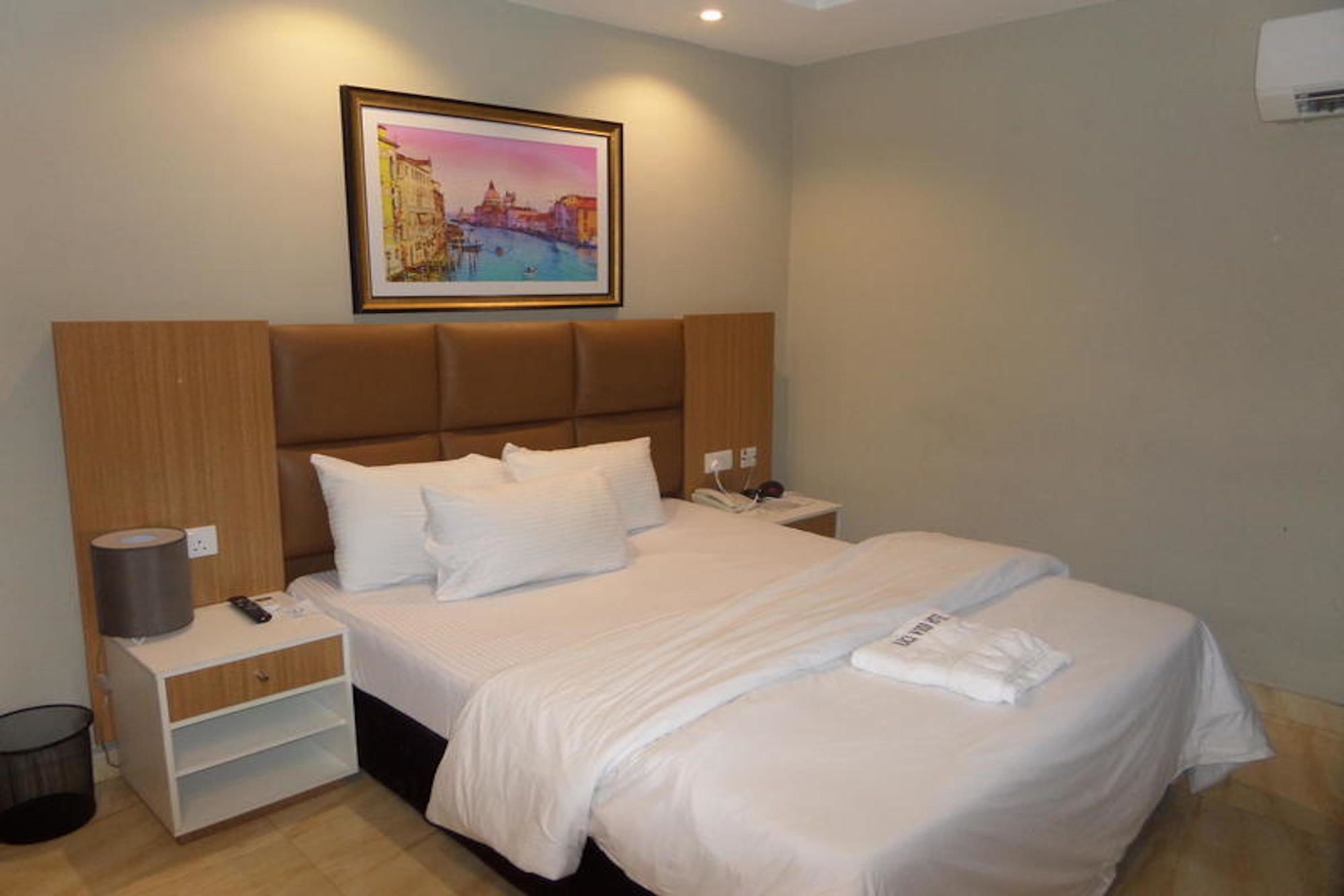 Blackwood Hotels Икеджа Екстериор снимка